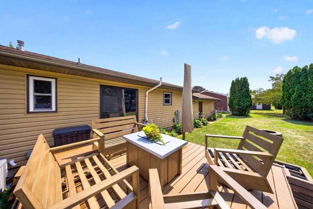 1028 W Elm Street Lake City, MN 55041