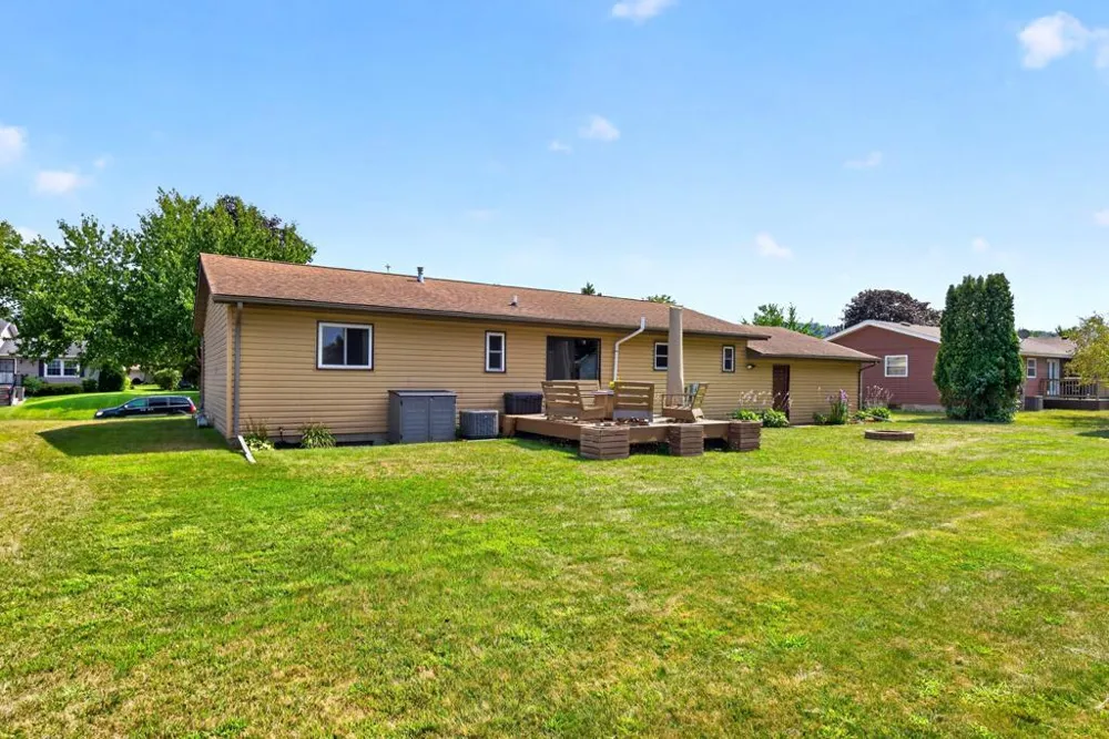 1028 W Elm Street Lake City, MN 55041