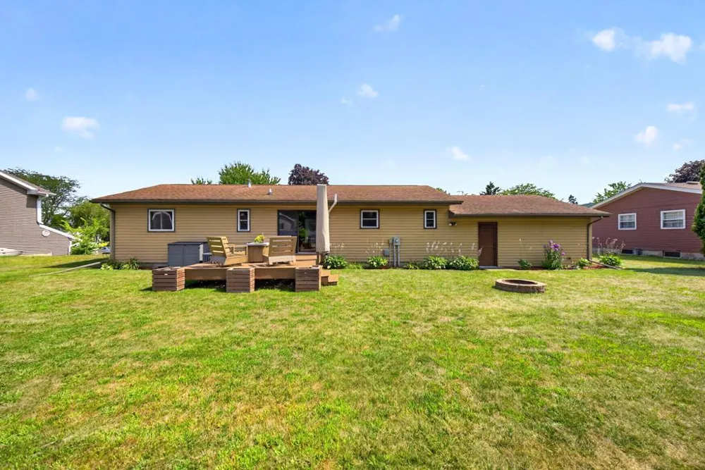 1028 W Elm Street Lake City, MN 55041