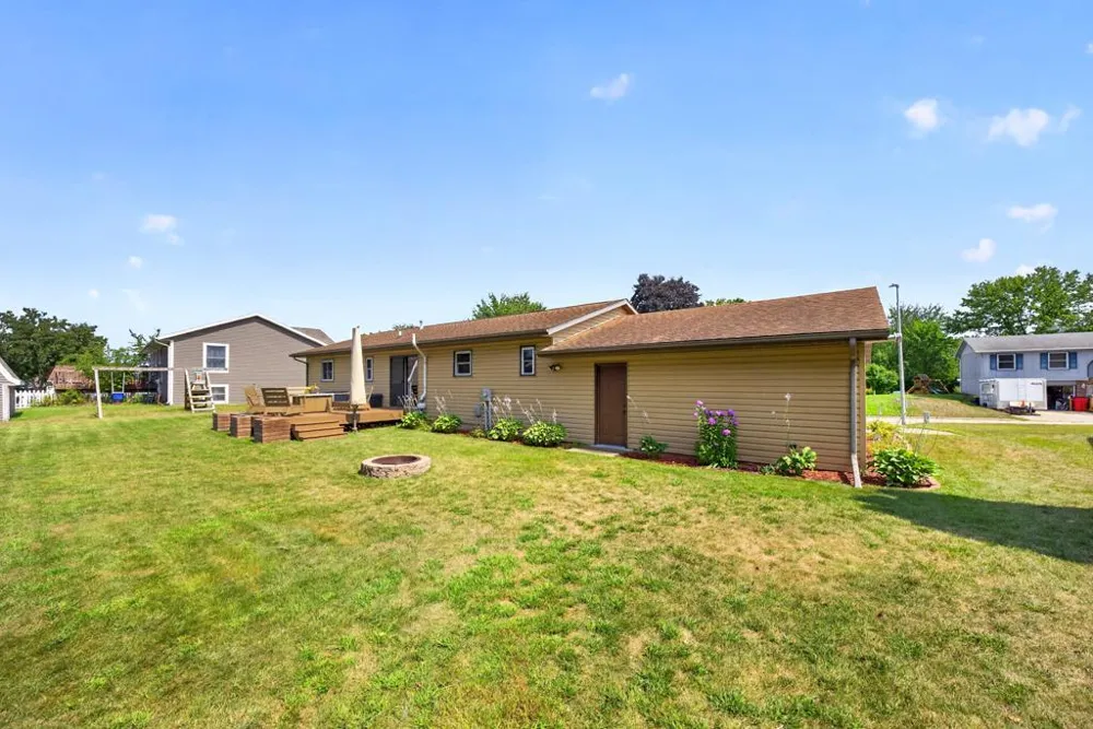 1028 W Elm Street Lake City, MN 55041