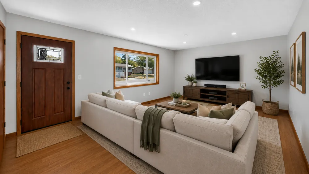 1028 W Elm Street Lake City, MN 55041