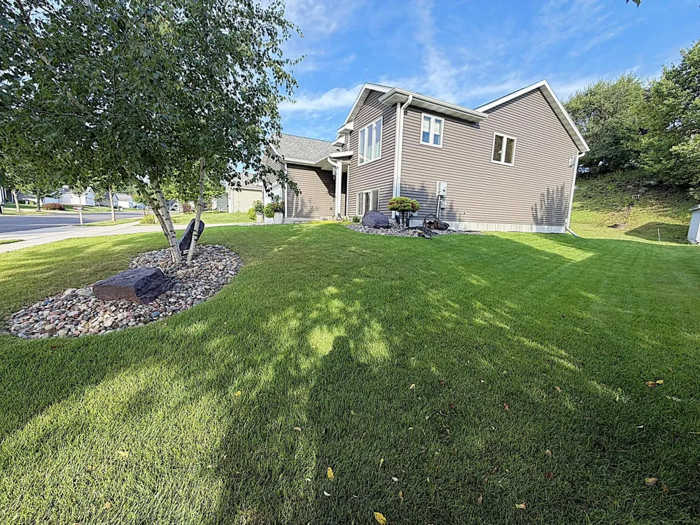 3221 Lakeridge Drive NW Rochester, MN 55901