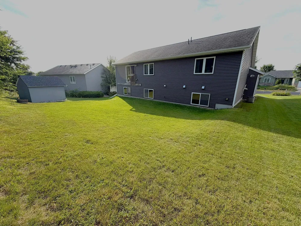 3221 Lakeridge Drive NW Rochester, MN 55901
