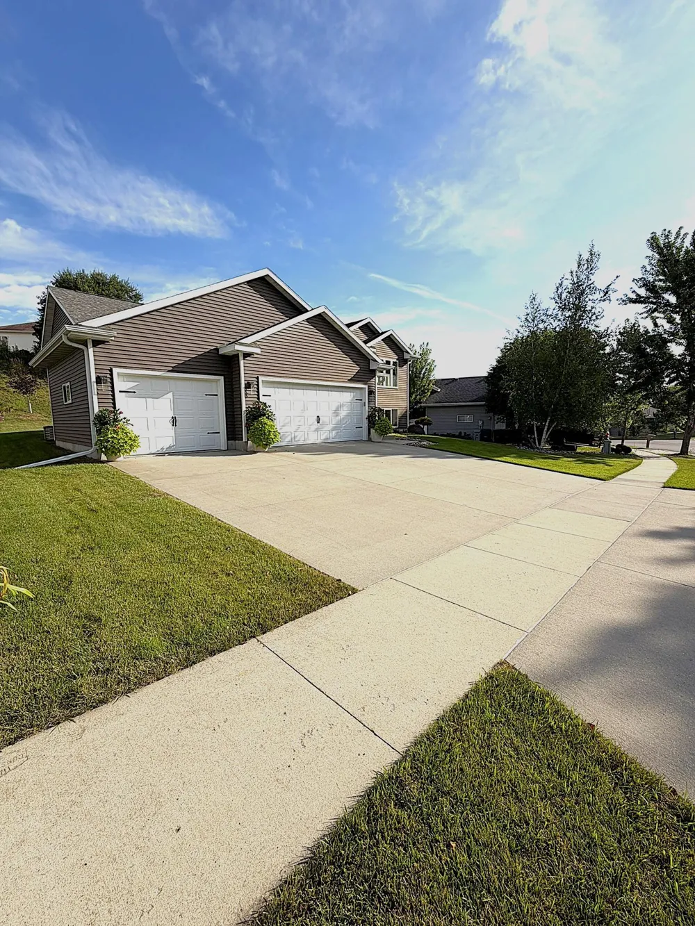 3221 Lakeridge Drive NW Rochester, MN 55901