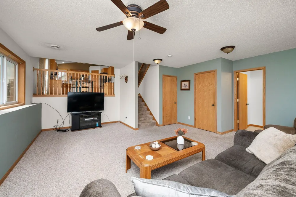 6194 Karmen Avenue NE Albertville, MN 55301