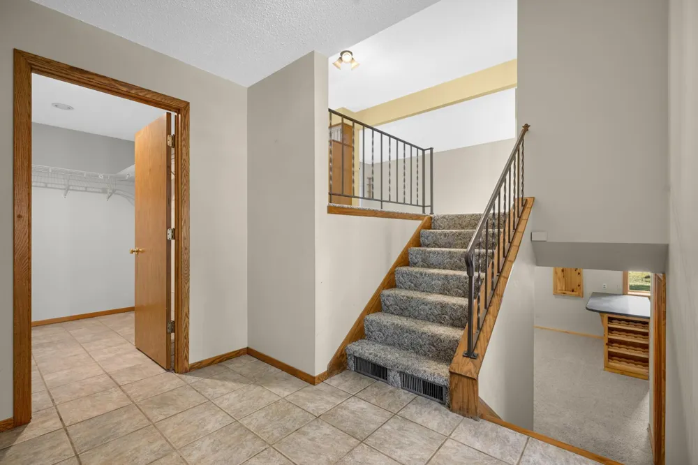 7719 Knollwood Drive Mounds View, MN 55112