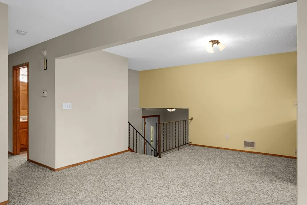 7719 Knollwood Drive Mounds View, MN 55112