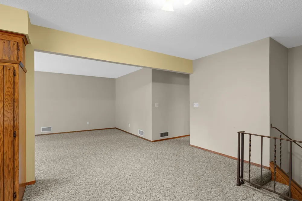 7719 Knollwood Drive Mounds View, MN 55112