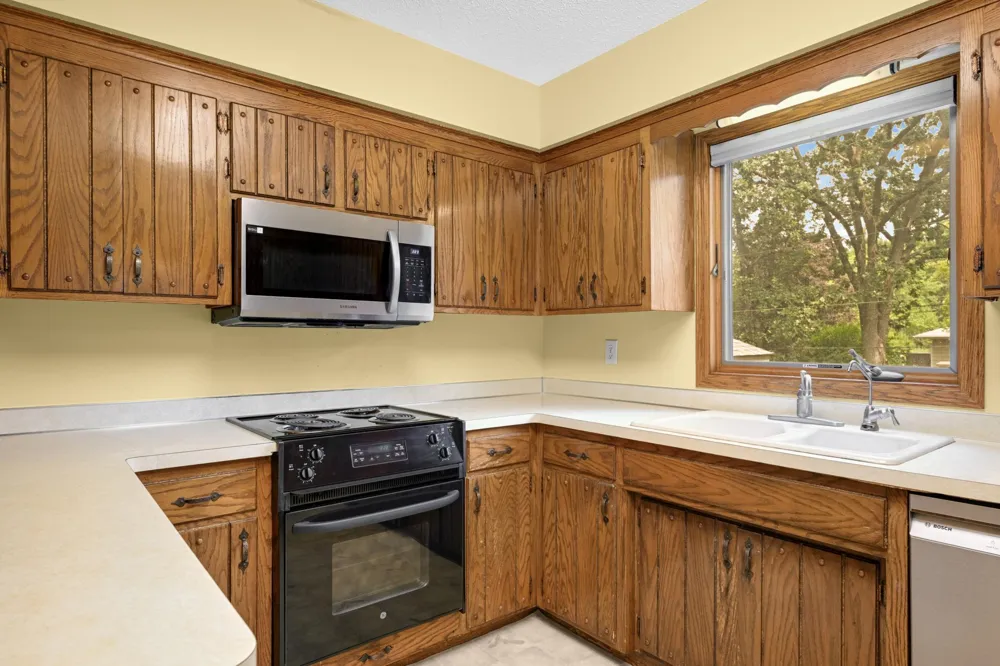 7719 Knollwood Drive Mounds View, MN 55112
