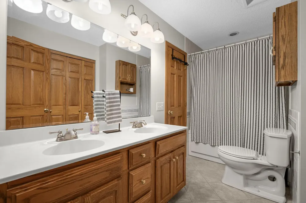 7719 Knollwood Drive Mounds View, MN 55112