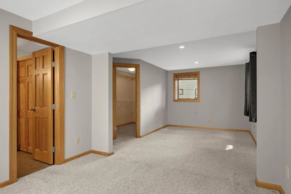 7719 Knollwood Drive Mounds View, MN 55112