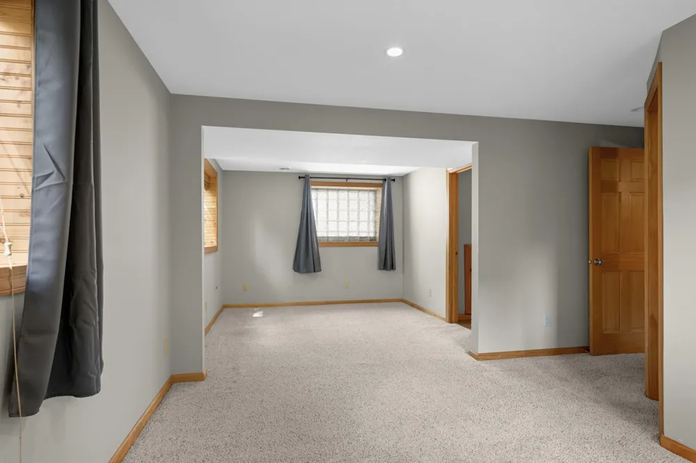 7719 Knollwood Drive Mounds View, MN 55112