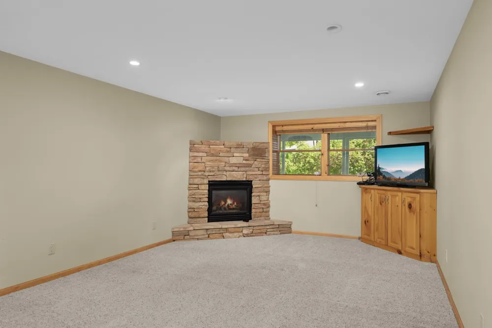 7719 Knollwood Drive Mounds View, MN 55112