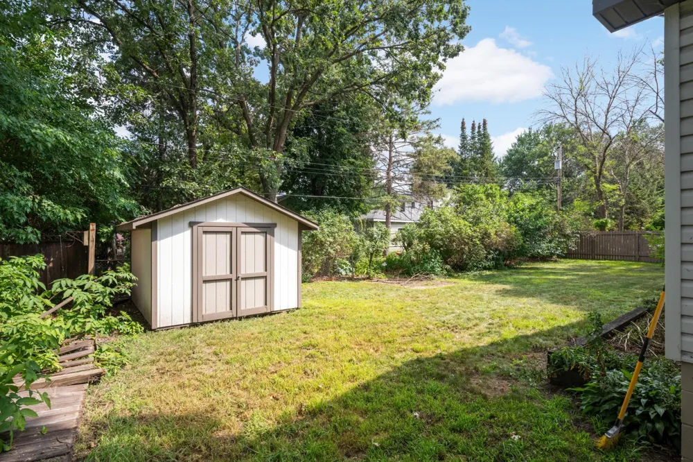7719 Knollwood Drive Mounds View, MN 55112