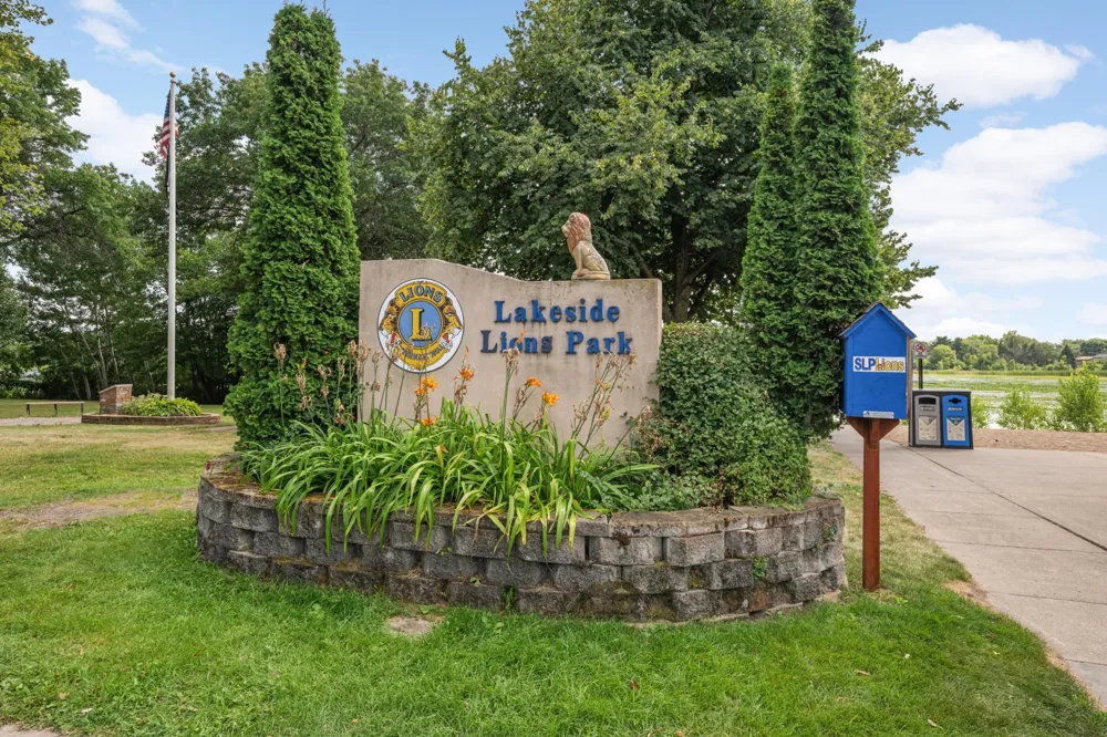 7719 Knollwood Drive Mounds View, MN 55112