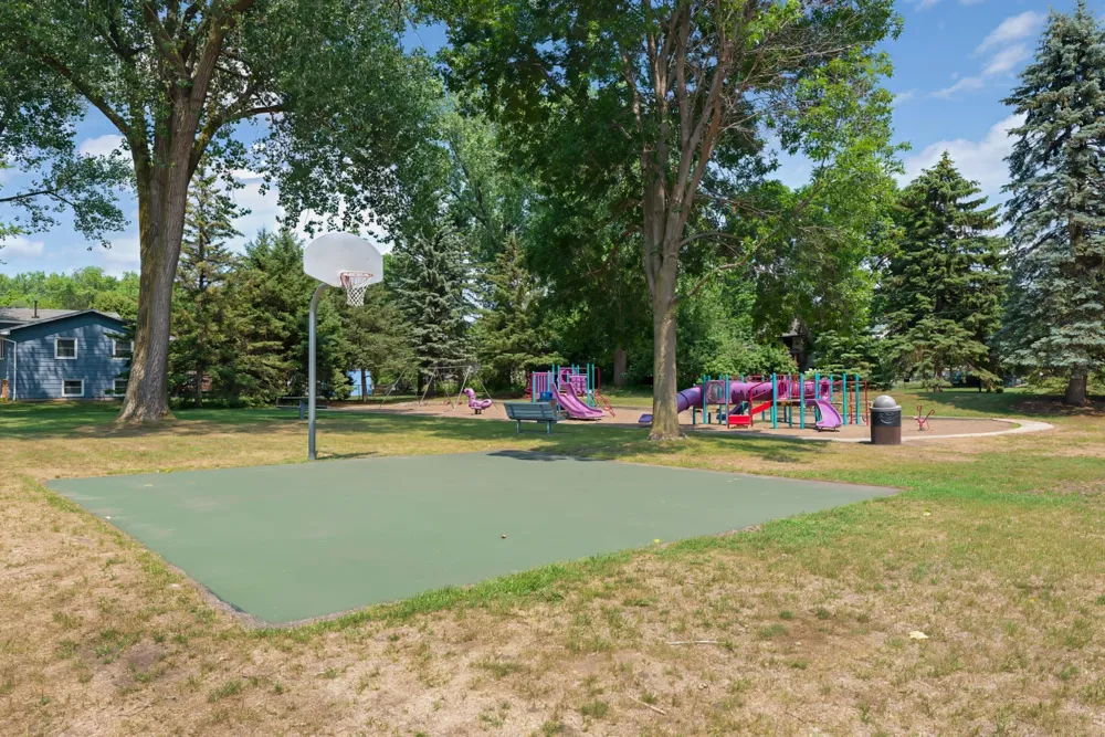 7719 Knollwood Drive Mounds View, MN 55112