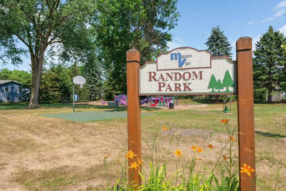 7719 Knollwood Drive Mounds View, MN 55112