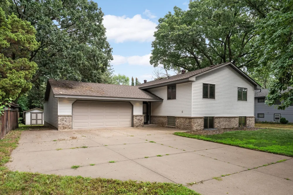 7719 Knollwood Drive Mounds View, MN 55112