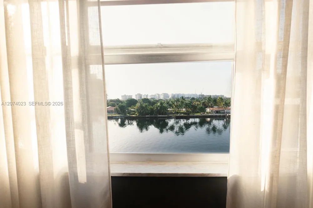 9111 E Bay Harbor Dr #5B Bay Harbor Islands, FL 33154