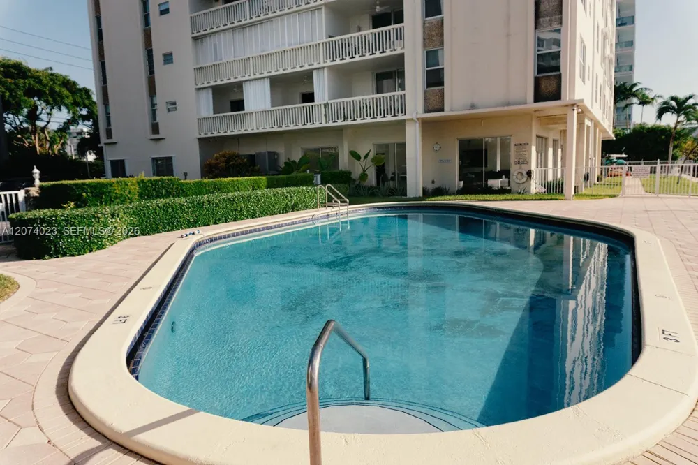 9111 E Bay Harbor Dr #5B Bay Harbor Islands, FL 33154