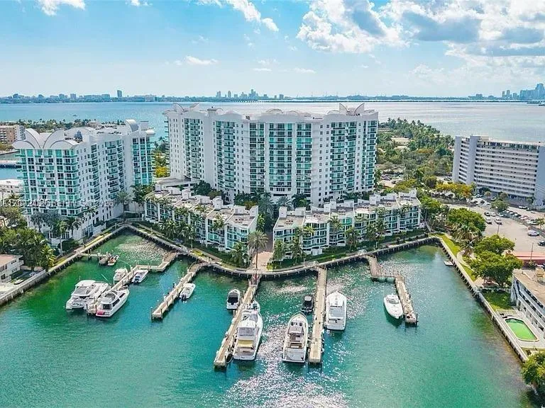 7910 Harbor Island Dr #904 North Bay Village, FL 33141