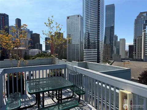 1400 Hubbell Place #814