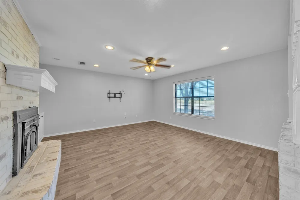 805 S Swanson Road Mineral Wells, TX 76067