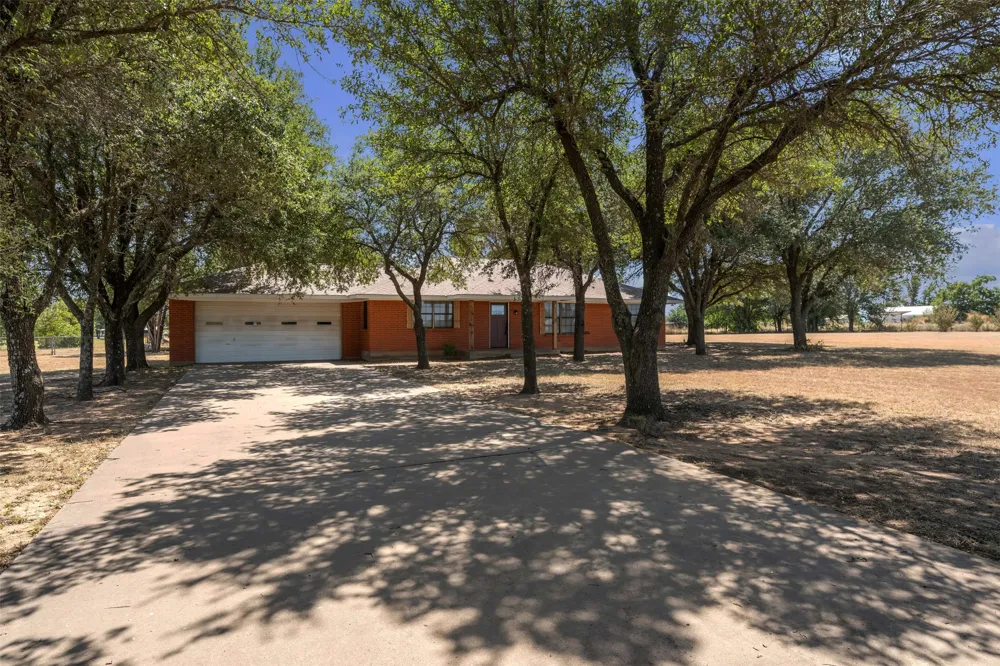 805 S Swanson Road Mineral Wells, TX 76067