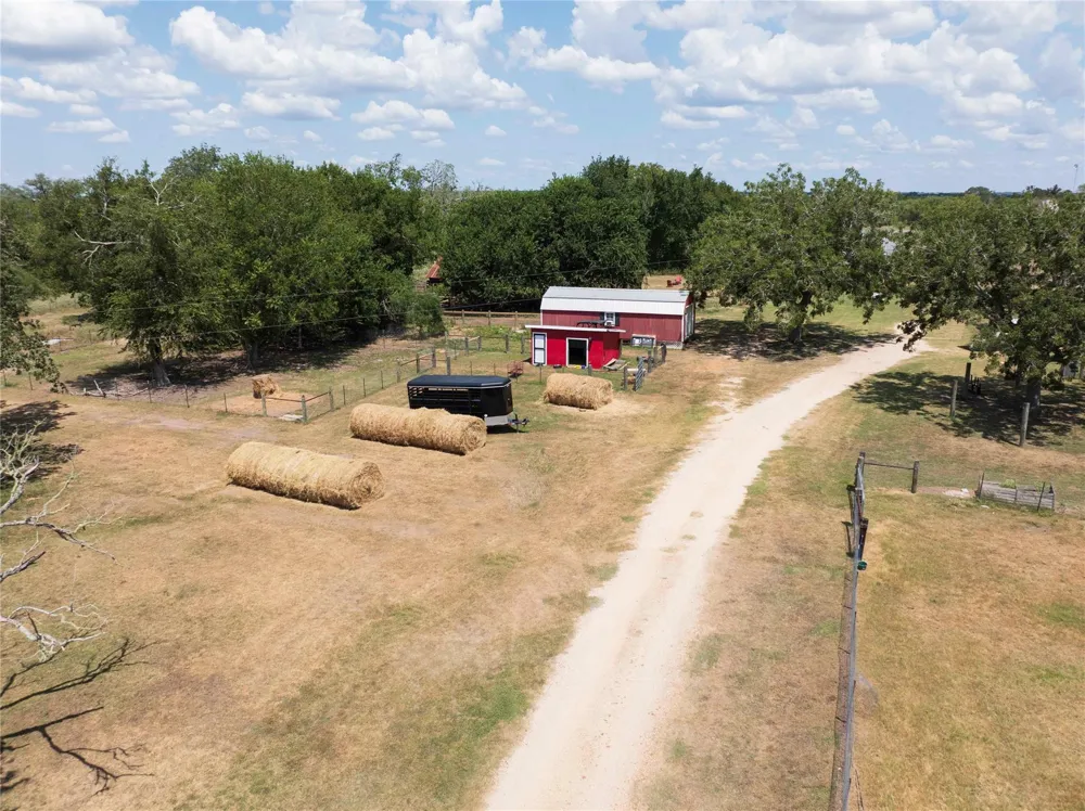 2666 Cr 247 Moulton, TX 77975
