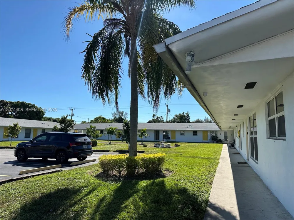 2436 Van Buren St #6 Hollywood, FL 33020
