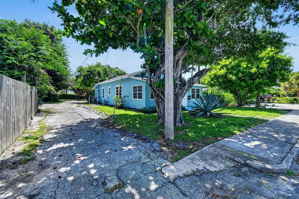 3714 Henry Avenue West Palm Beach, FL 33405