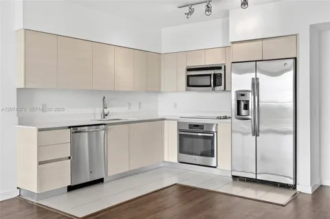 4250 Biscayne Blvd #808