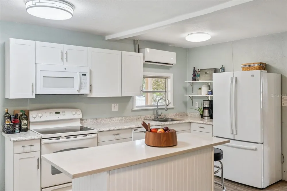 809 GRANDVIEW AVENUE Altamonte Springs, FL 32701