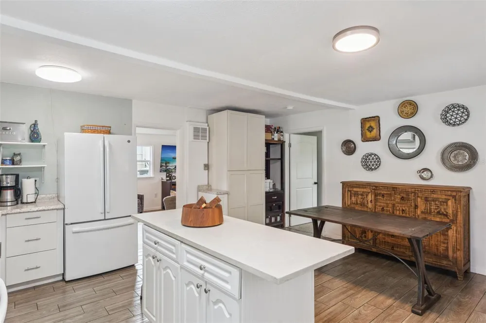 809 GRANDVIEW AVENUE Altamonte Springs, FL 32701