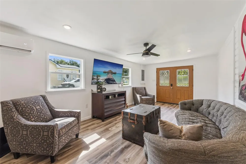 809 GRANDVIEW AVENUE Altamonte Springs, FL 32701