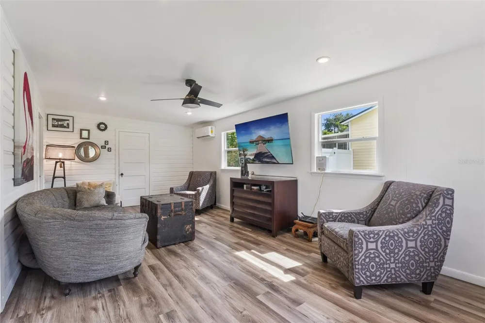 809 GRANDVIEW AVENUE Altamonte Springs, FL 32701