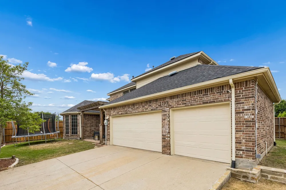 7109 New Bury Court Rowlett, TX 75089