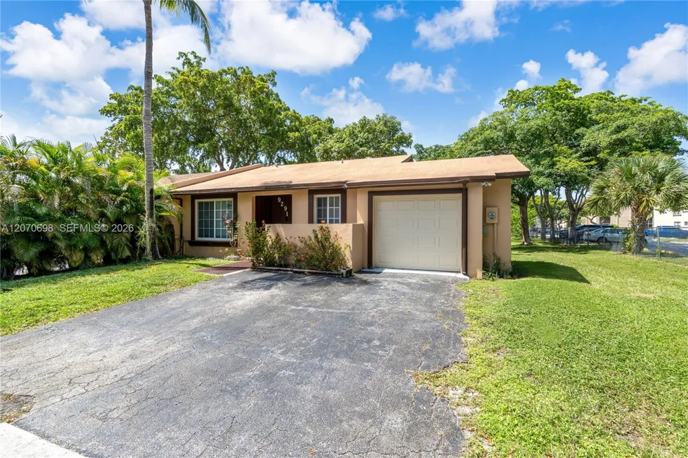 9291 E Elm Ln Miramar, FL 33025