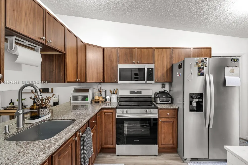 9291 E Elm Ln Miramar, FL 33025