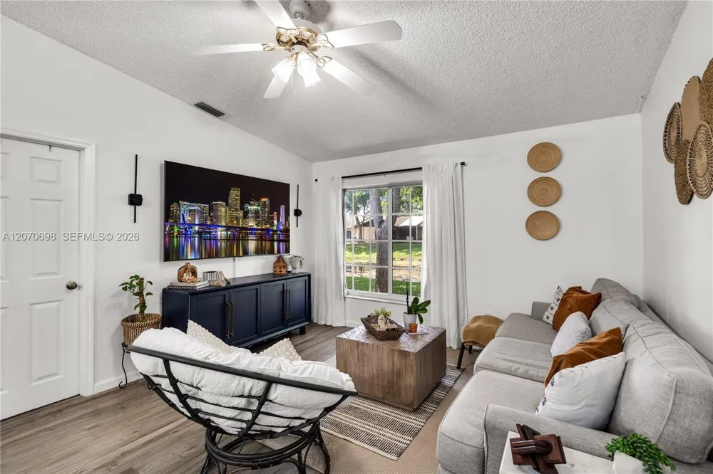 9291 E Elm Ln Miramar, FL 33025