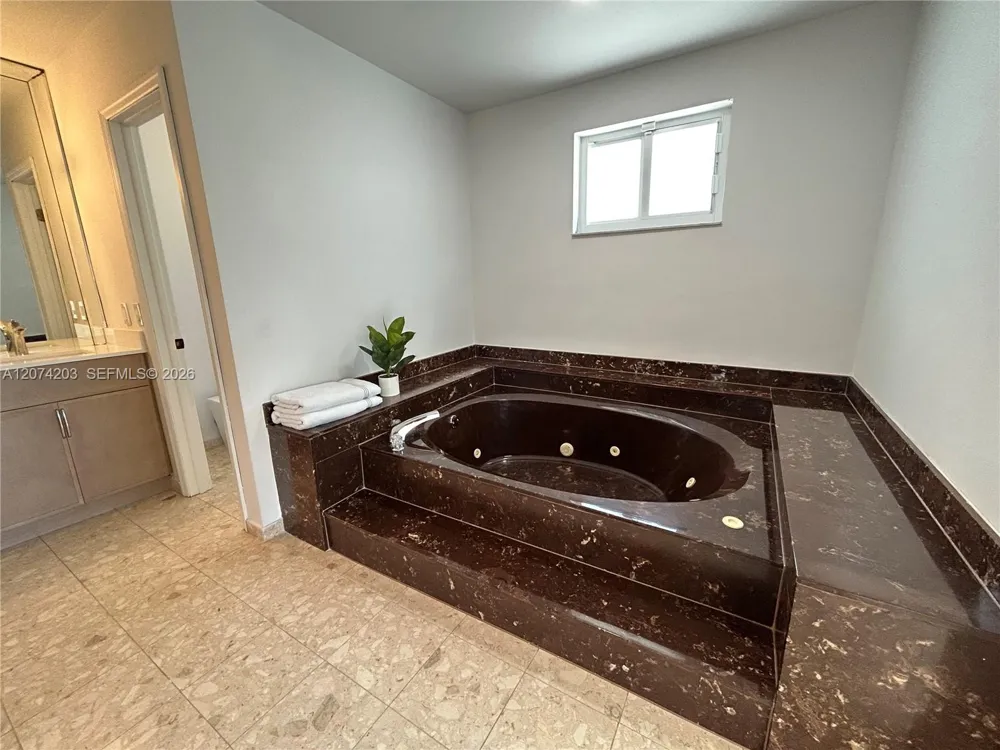 6611 SW 99th Ave Miami, FL 33173