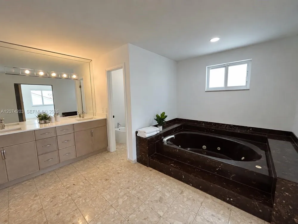 6611 SW 99th Ave Miami, FL 33173