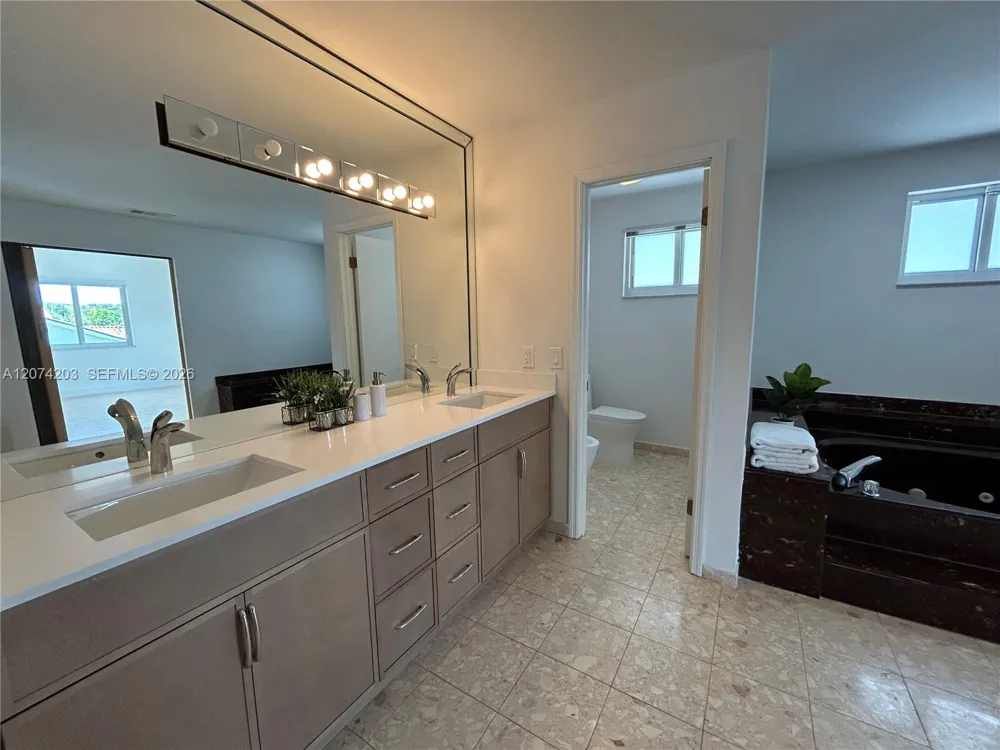 6611 SW 99th Ave Miami, FL 33173