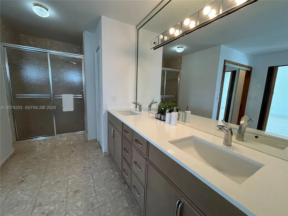 6611 SW 99th Ave Miami, FL 33173