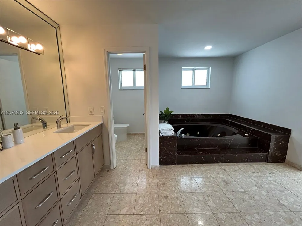 6611 SW 99th Ave Miami, FL 33173
