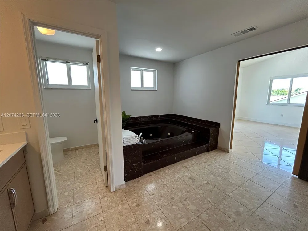 6611 SW 99th Ave Miami, FL 33173