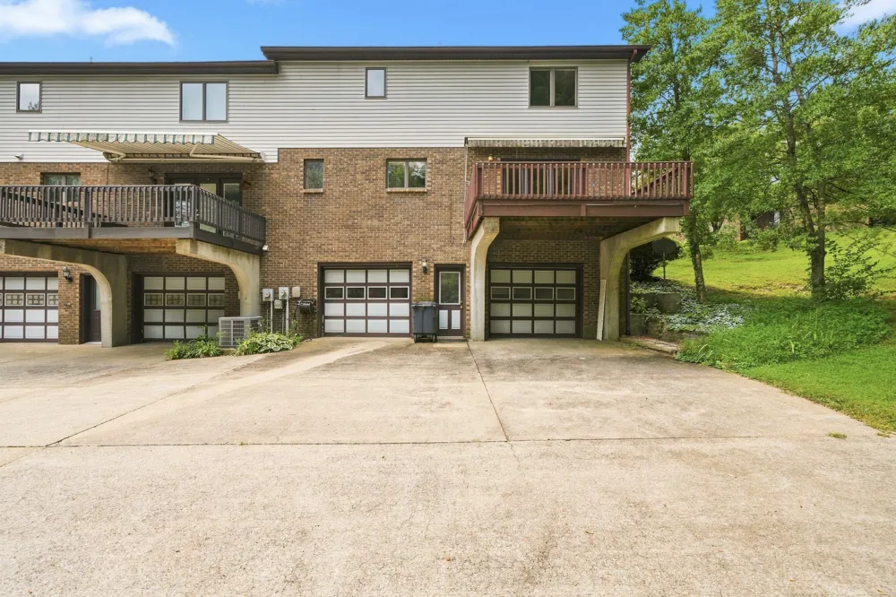 427 Country Club Ct Clarksville, TN 37043