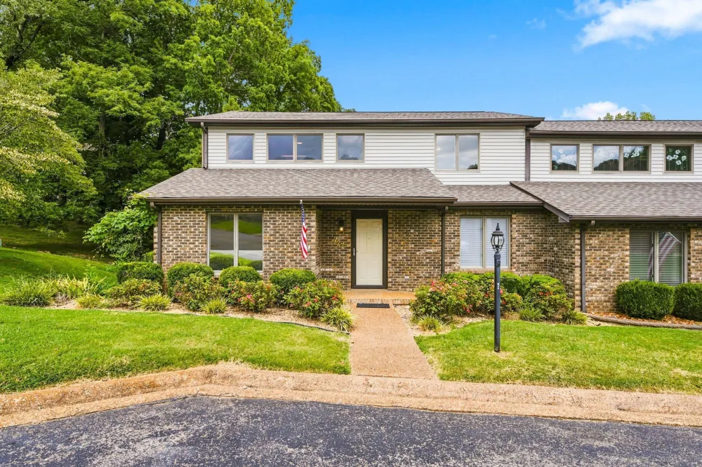 427 Country Club Ct Clarksville, TN 37043