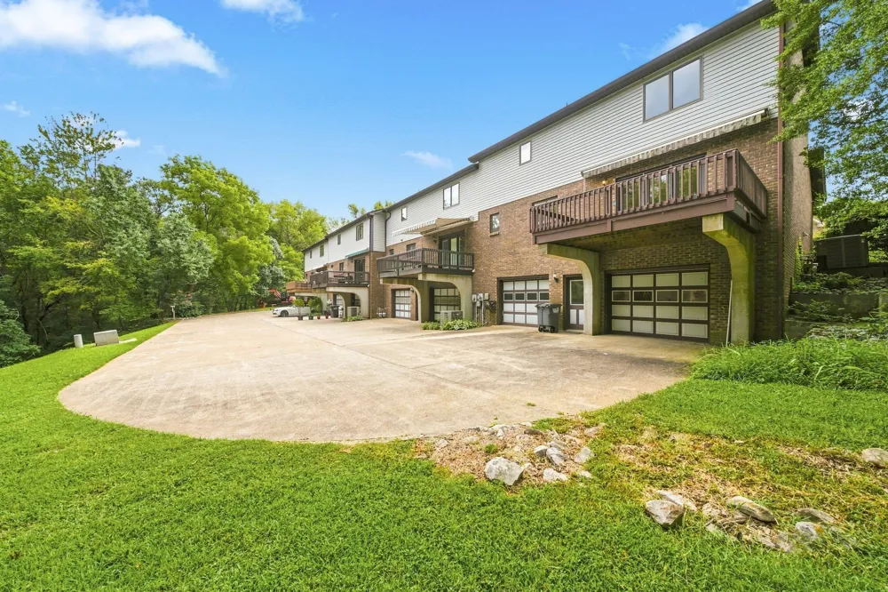 427 Country Club Ct Clarksville, TN 37043