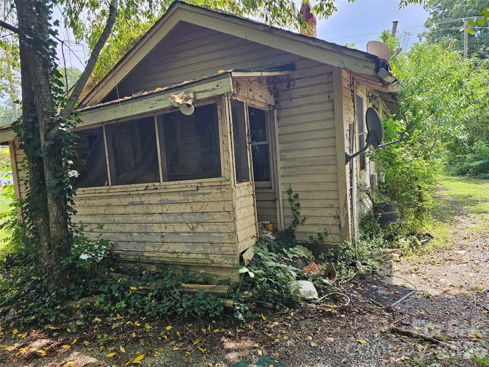 504 NW Hospital Avenue Lenoir, NC 28645